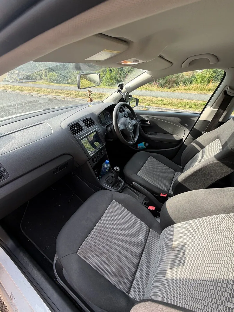 VW polo 2010 WITH APPLE CARPLAY(needs engine work) - Image 4