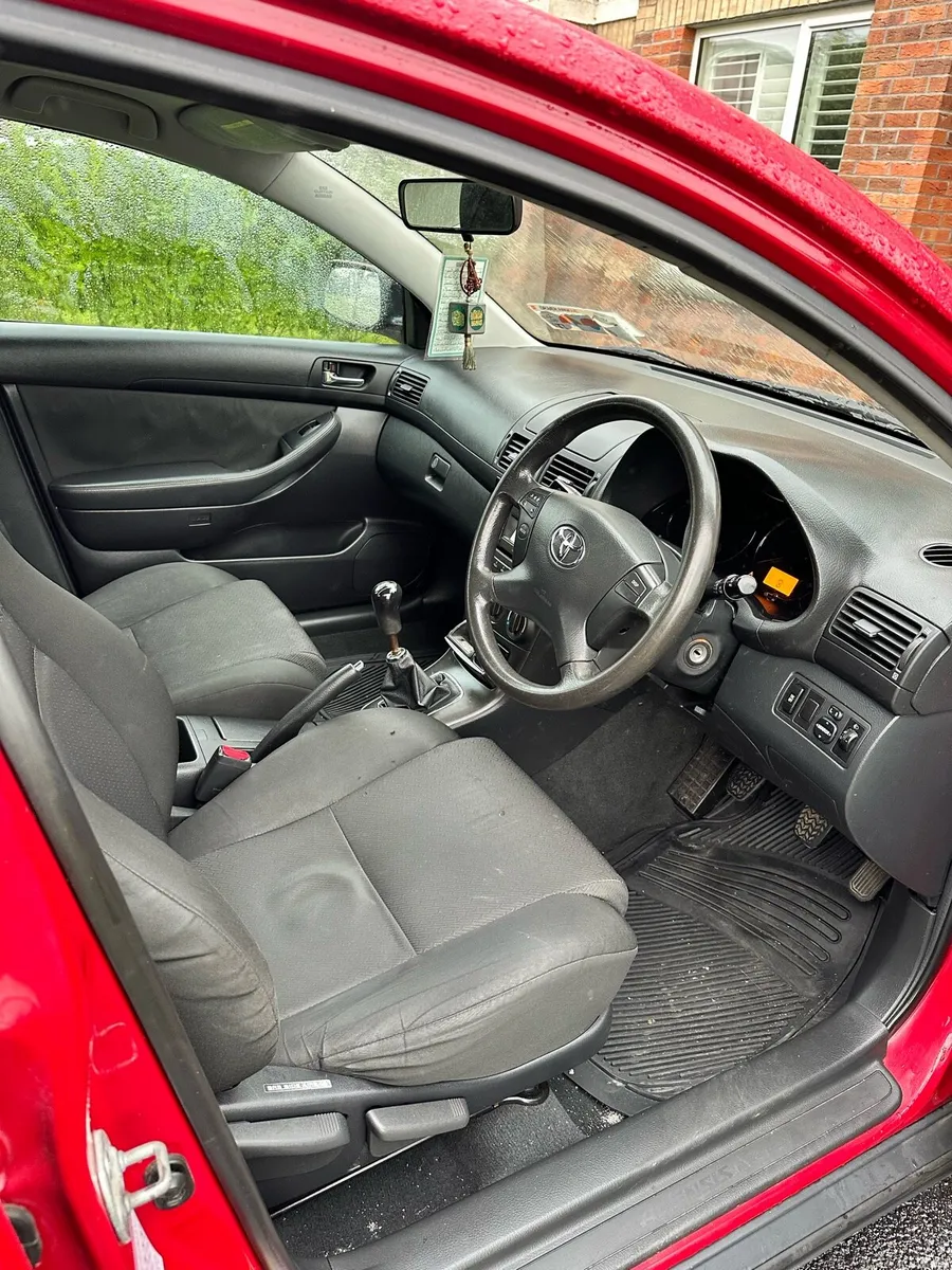 Toyota Avensis - Image 4