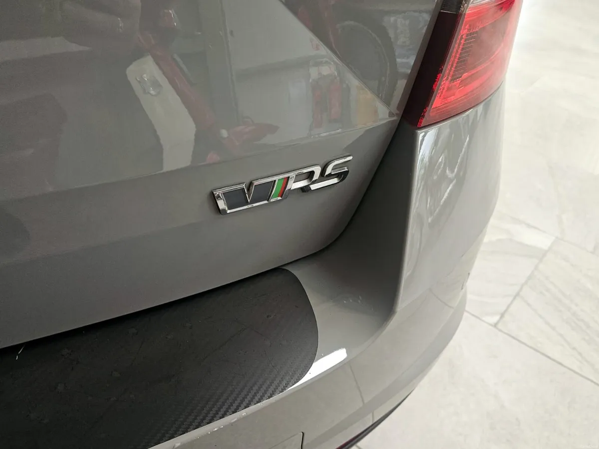 15 SKODA OCTAVIA VRS COMBI - Image 5