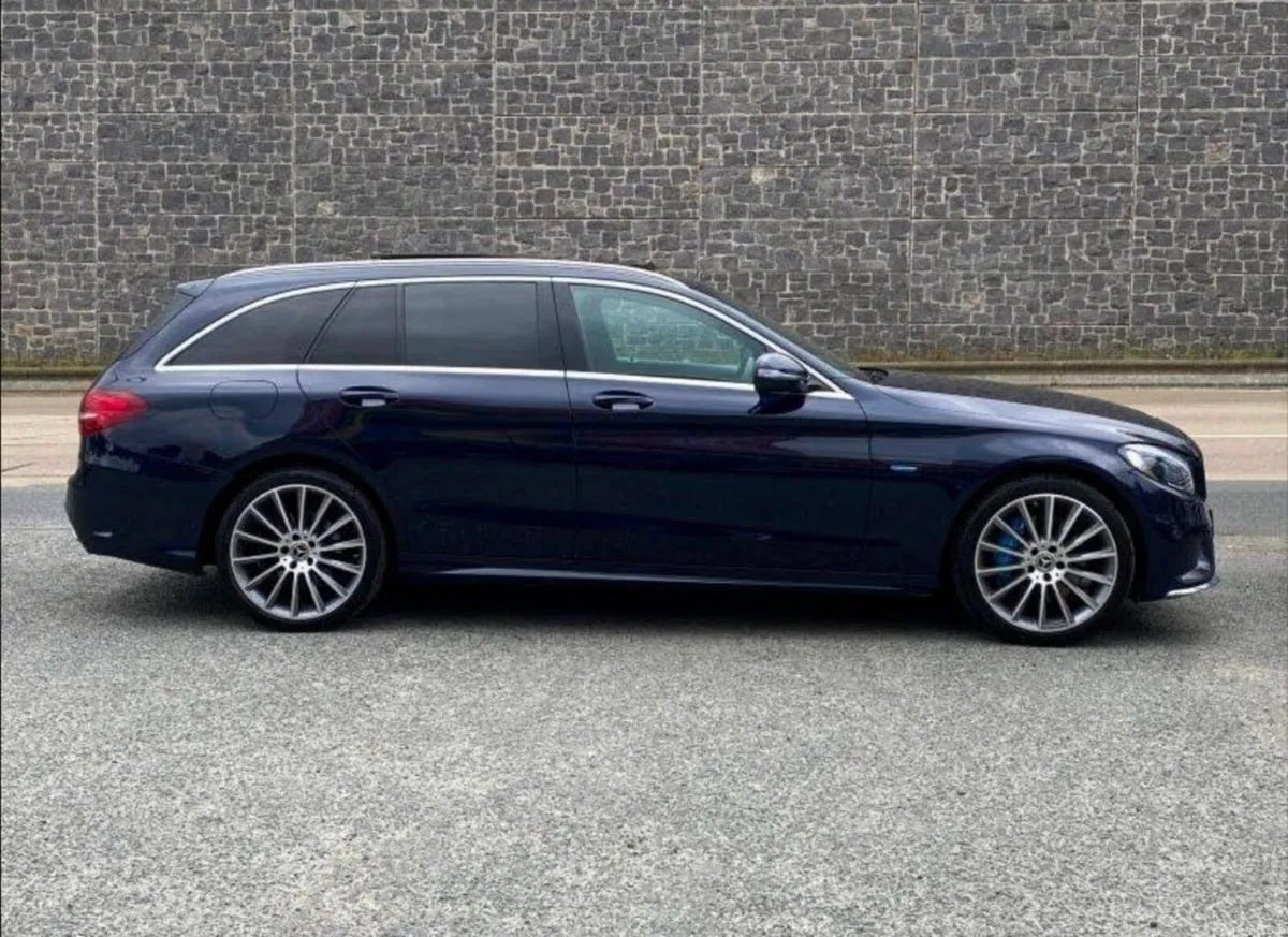 Mercedes-Benz C-Class C350e AMG 2017 - Image 4
