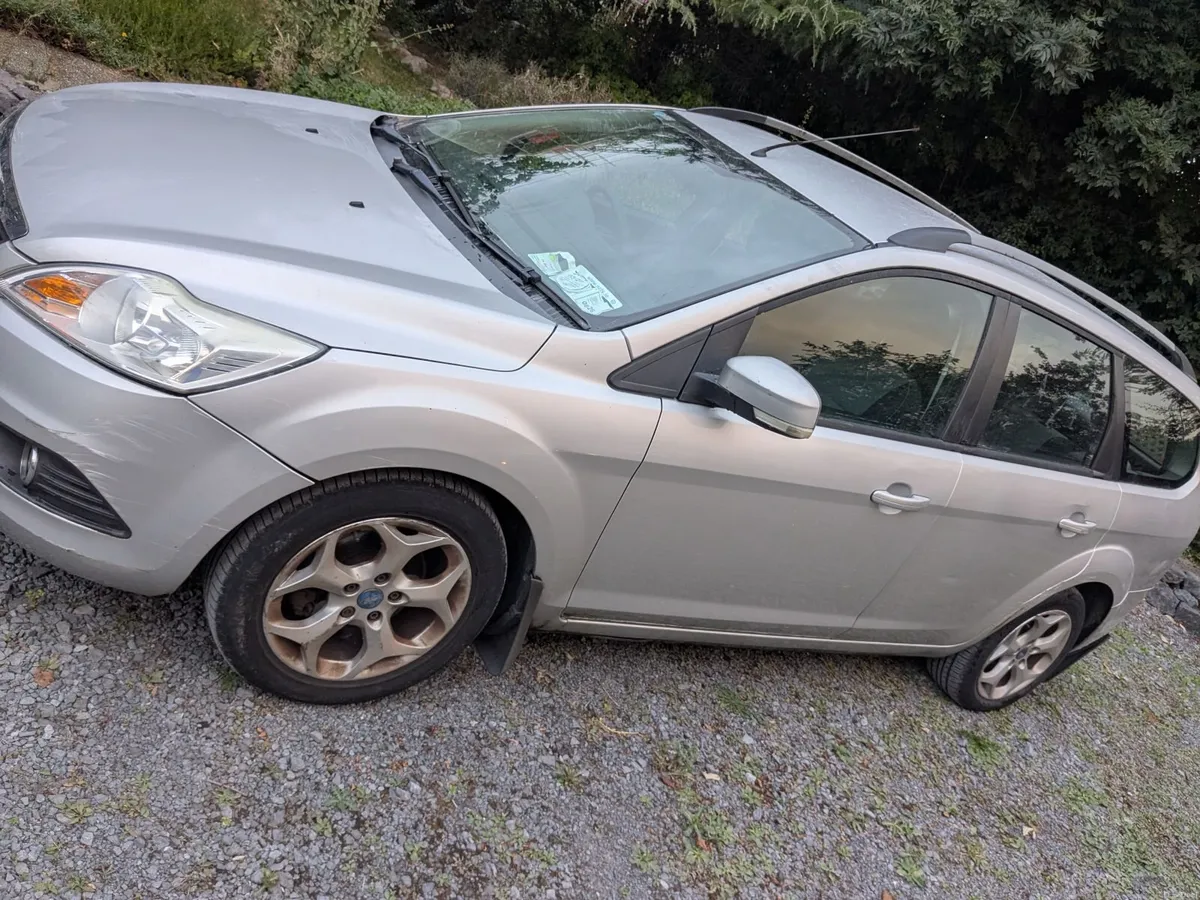 Ford Focus 2010 - Image 2