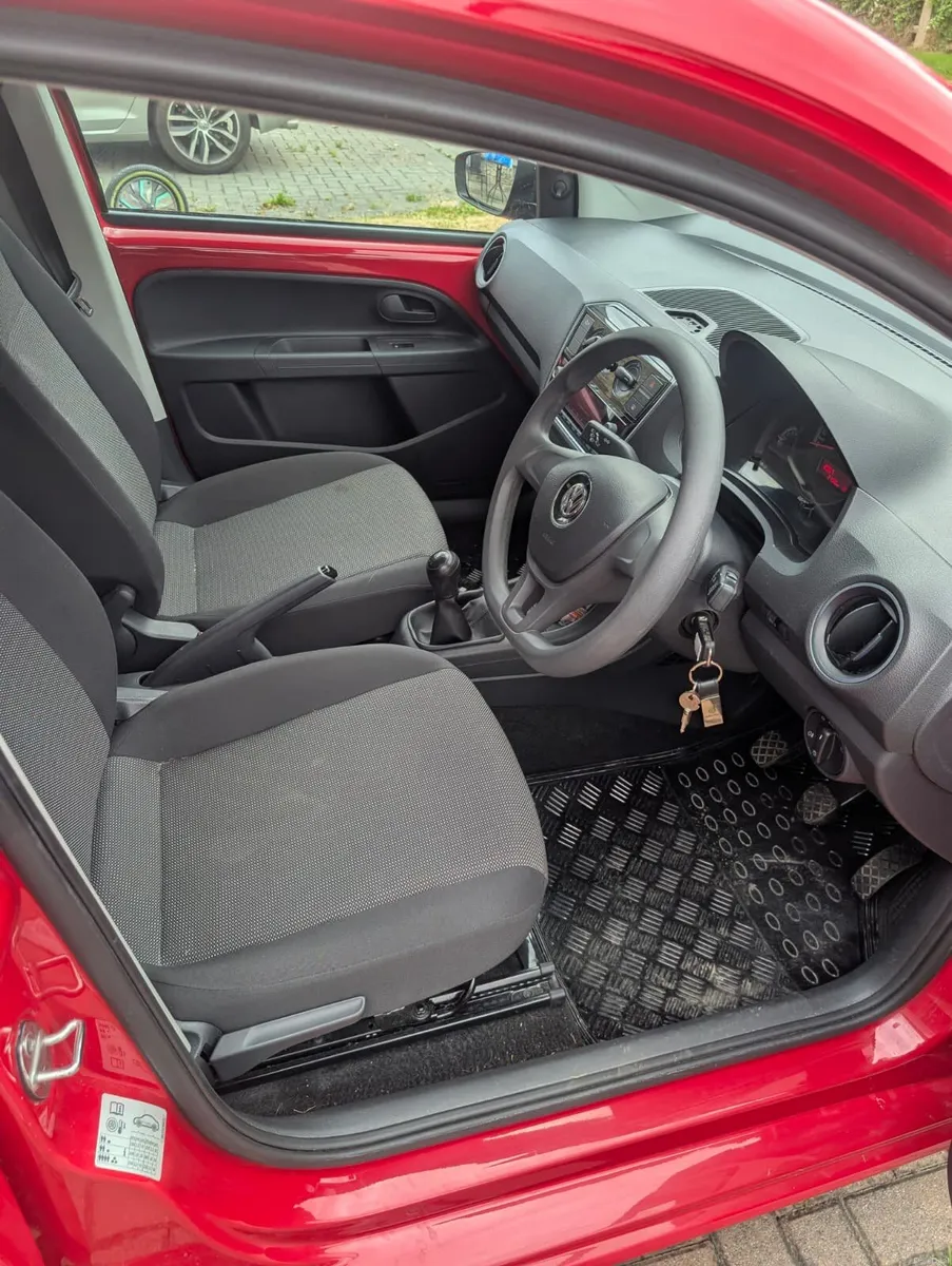 Volkswagen Up - Image 6