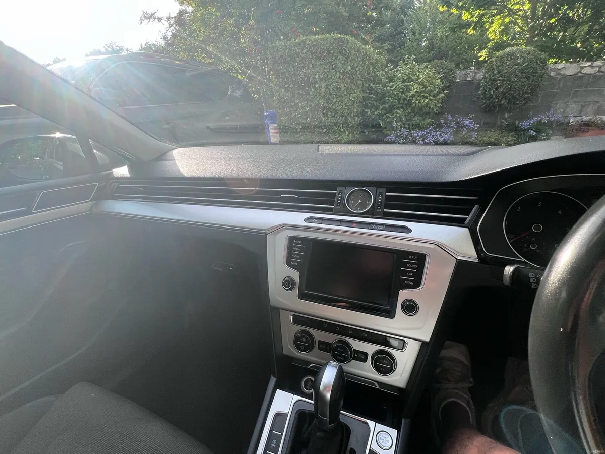 Volkswagen Passat 1.6 diesel - Image 5