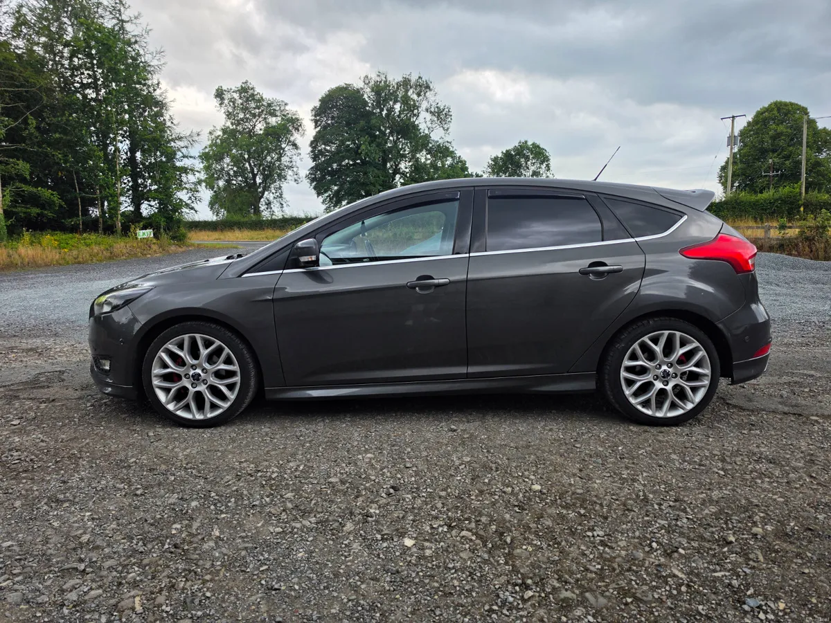 Ford Focus 1.5 diesel st line ( NCT and TAX )) - Image 5