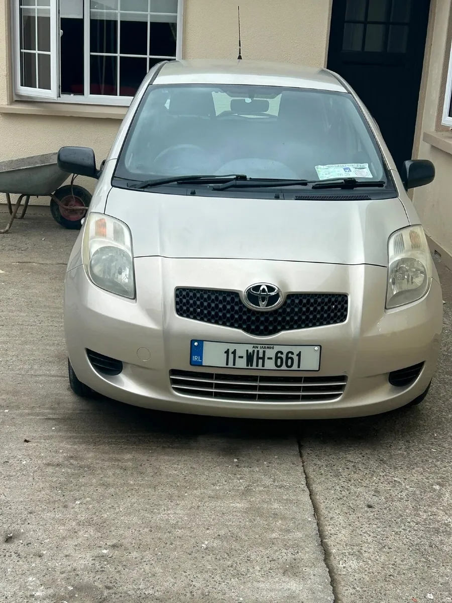 Toyota Yaris 2011 - Image 2