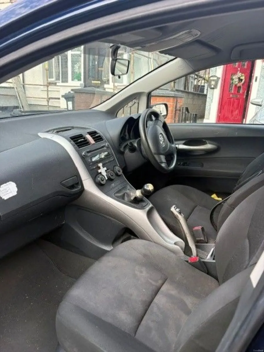 Toyota Auris 2008 - Image 2