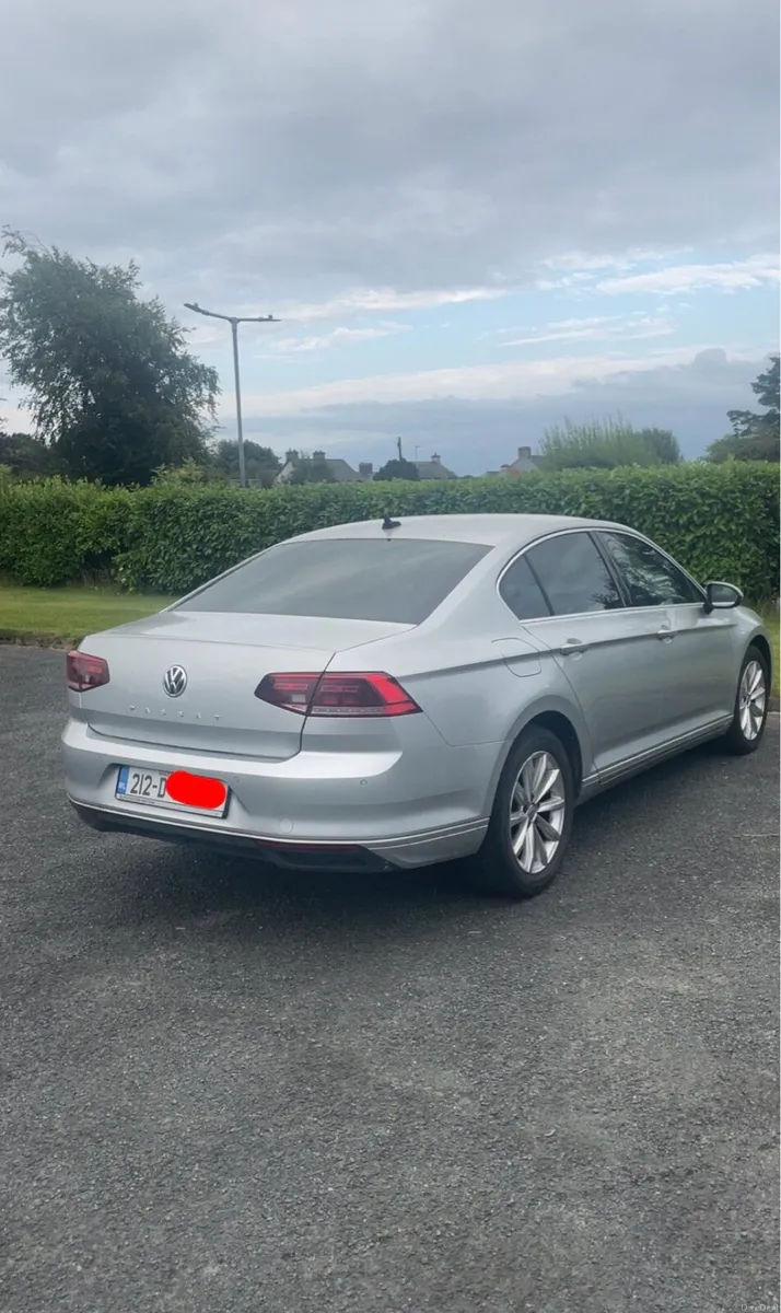 2021 Volkswagen Passat - Image 5
