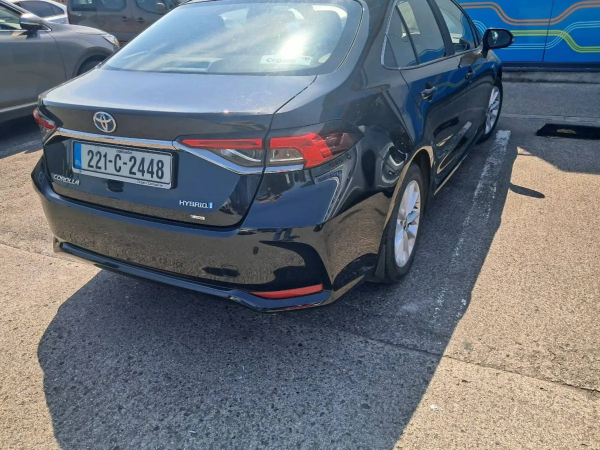 2022 Toyota corolla 1.8 petrol hybrid - Image 4