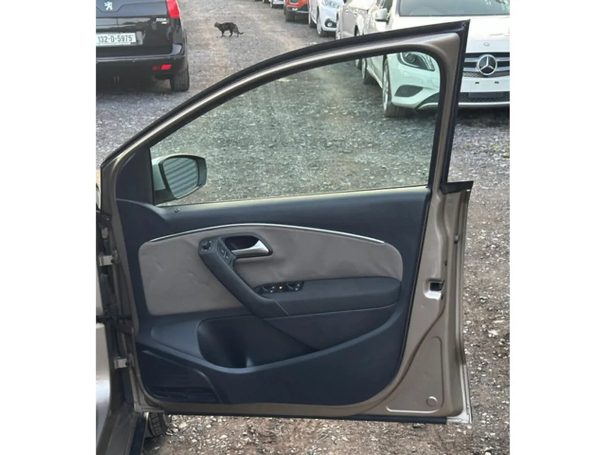 Volkswagen Polo Cross 1.2 Automatic Petrol Fresh I - Image 6