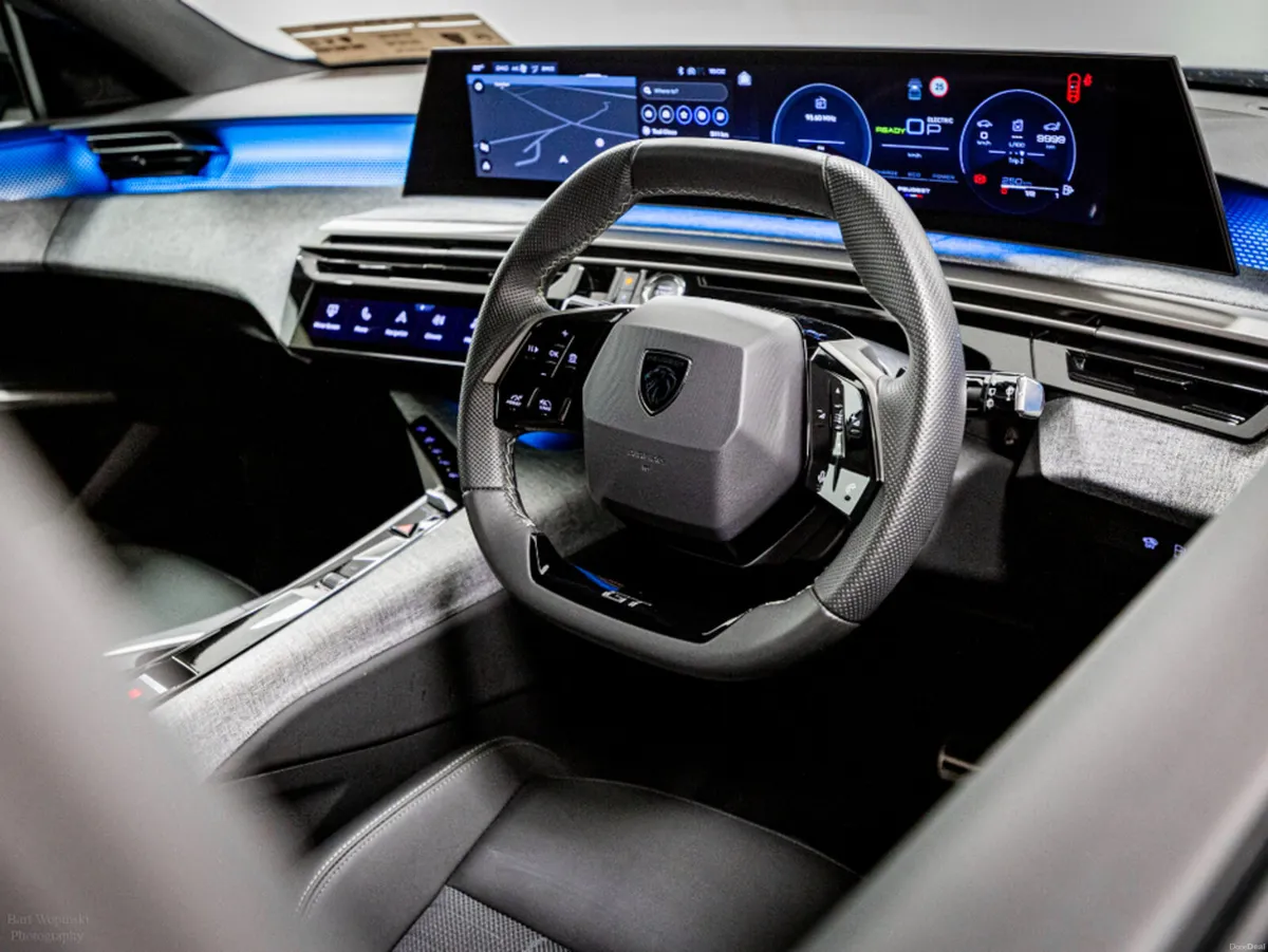Peugeot 5008 *Plug in Hybrid High Spec GT* 225HP - - Image 2