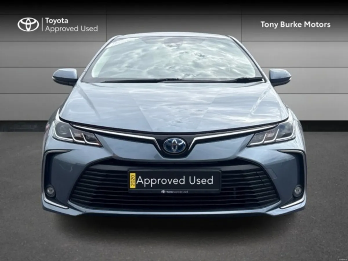 Toyota Corolla Saloon - Luna Edition - 1.8 Hybrid - Image 4