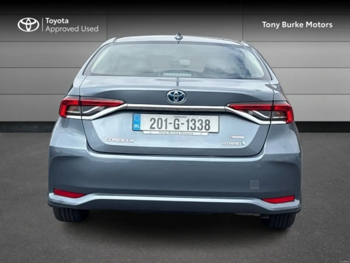 Toyota Corolla Saloon - Luna Edition - 1.8 Hybrid - Image 5