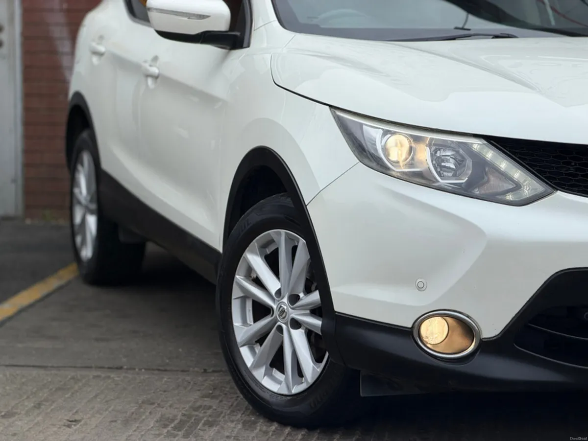 Nissan Qashqai 1.2T PREMIUM 5DR - PANROOF - Image 5