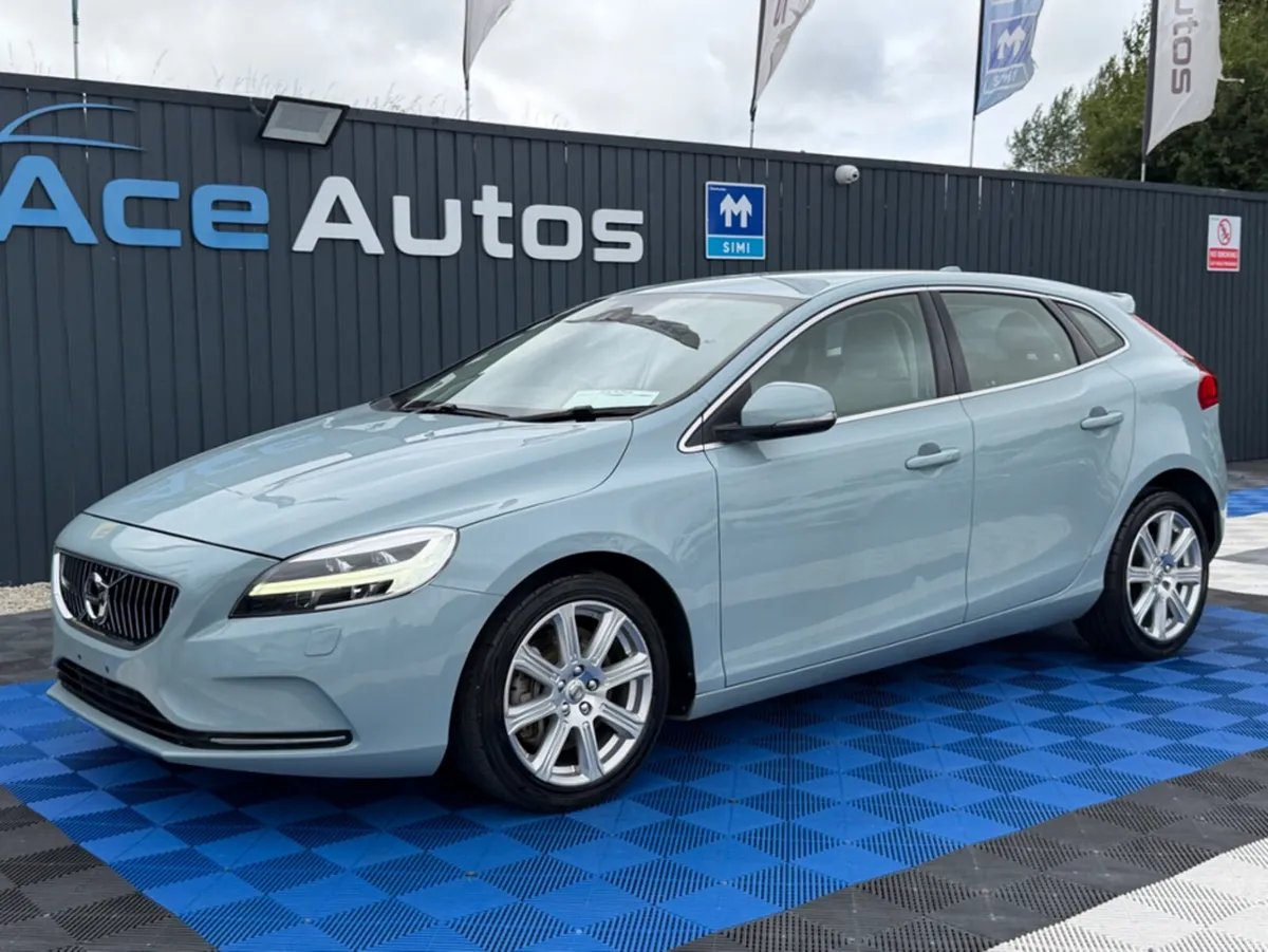 Volvo V40 D4 MOMENTUM - 2.0L DIESEL - AUTO - 12M W - Image 3