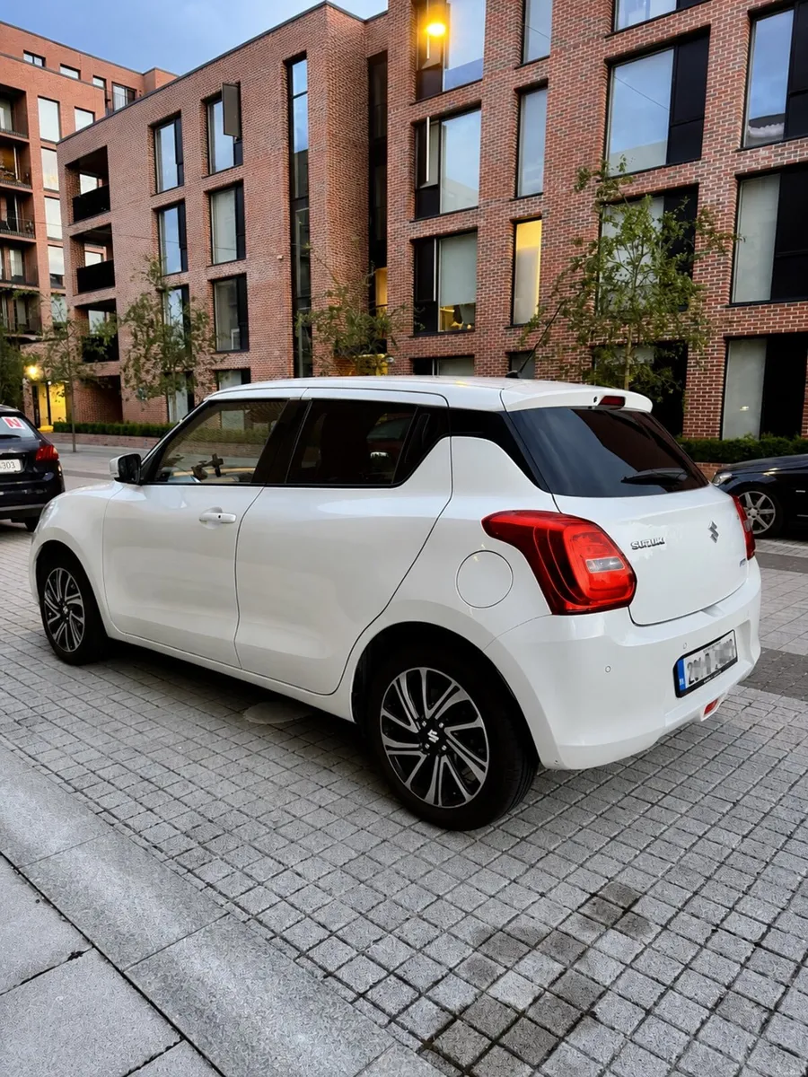 Suzuki Swift 2022 1.2 Hybrid DualJet SZ5 - Image 3