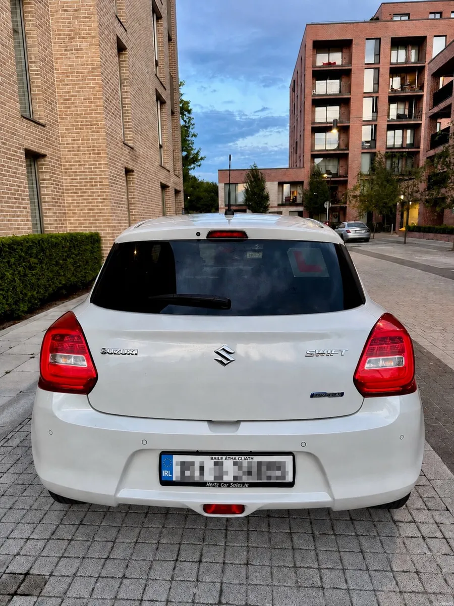 Suzuki Swift 2022 1.2 Hybrid DualJet SZ5 - Image 5