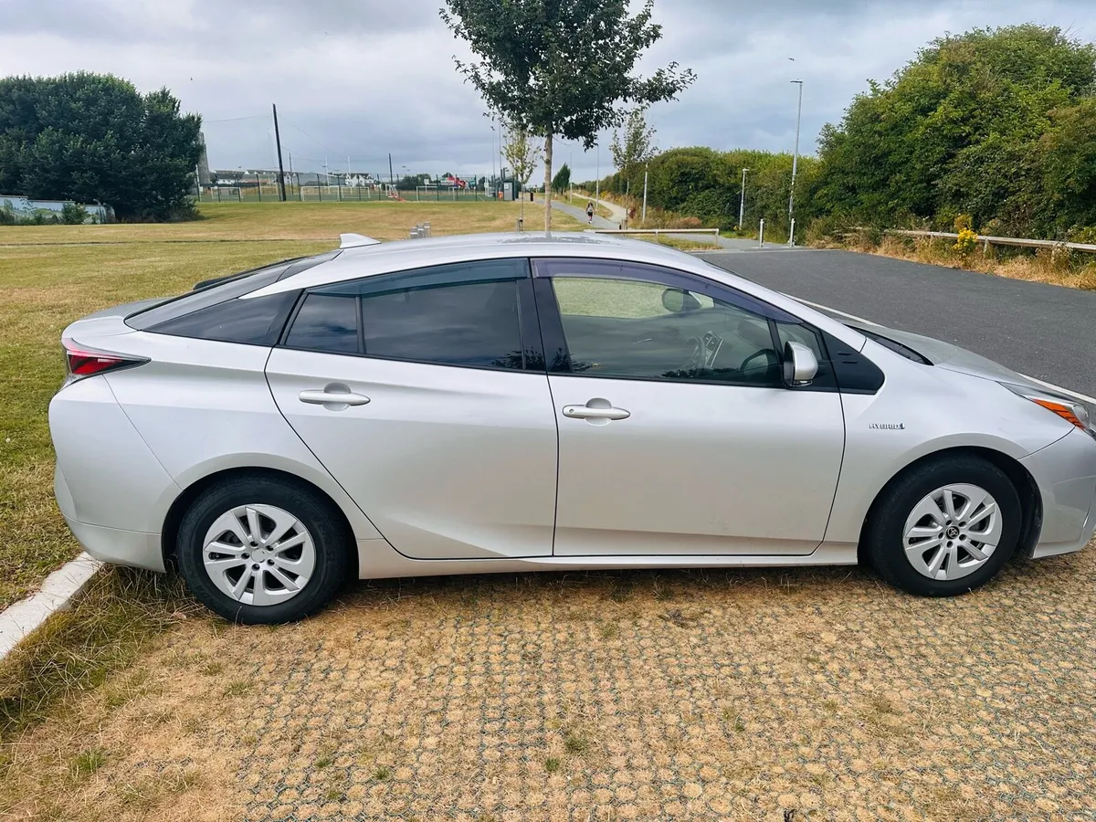 Toyota prius hybrid - Image 1
