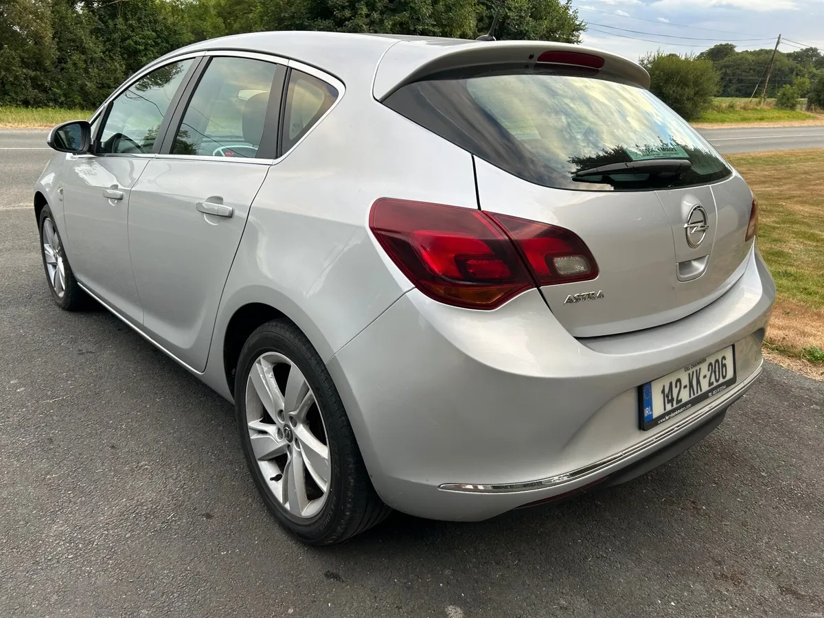 Opel Astra SRI 2014 - Image 5
