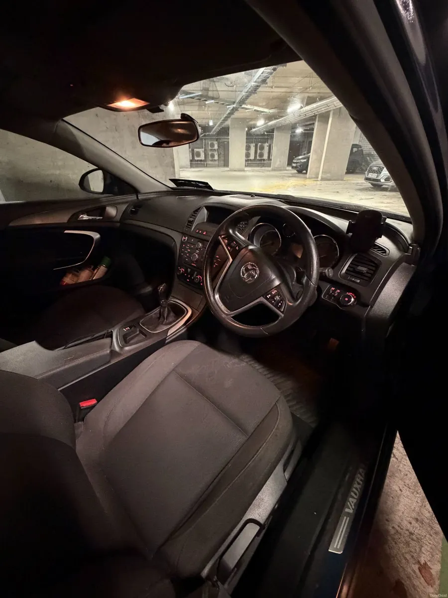 Vauxhall Insignia 2012,  NCT 07/27, tax 12/26 200E - Image 3