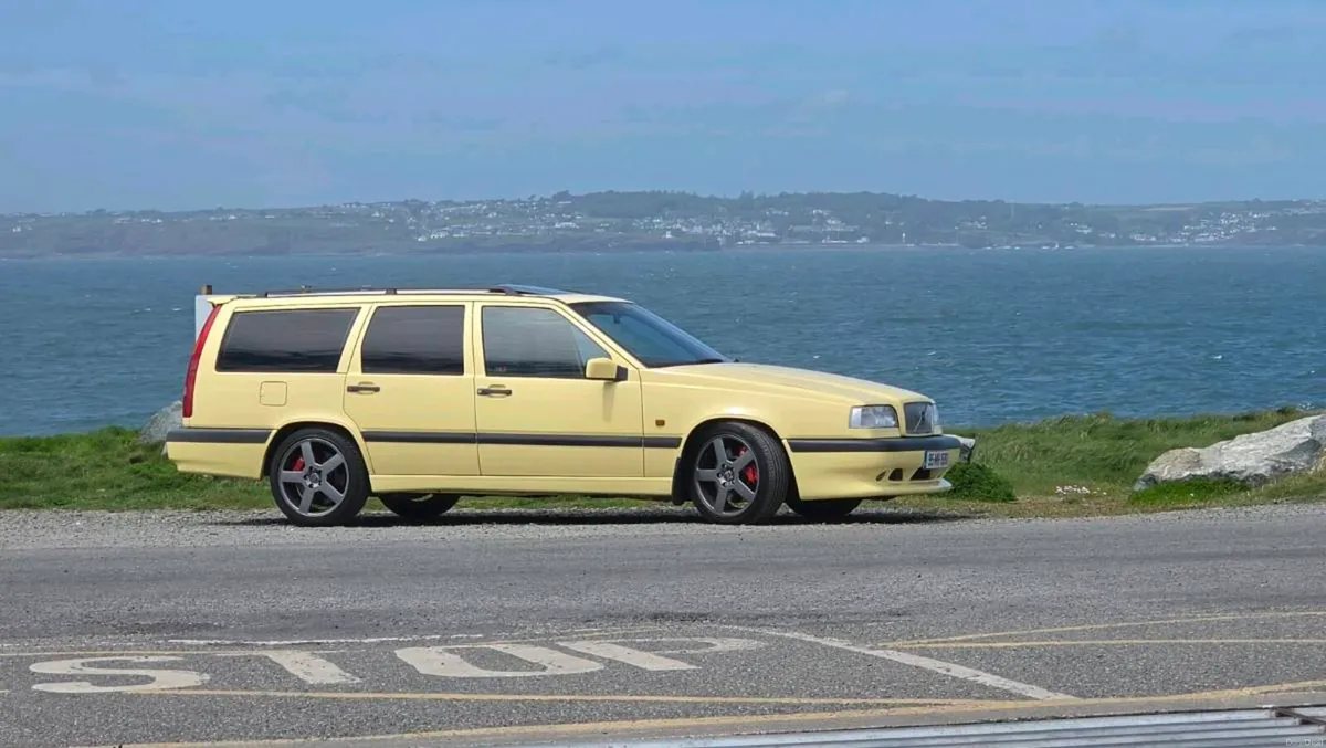1995 Volvo 850 T-5R Estate or 1996 Volvo 850R - Image 2