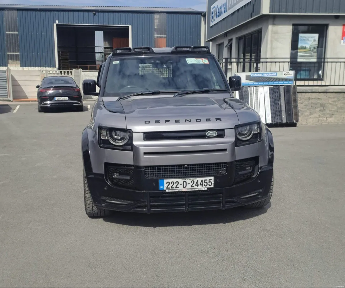 Land Rover Defender - Image 4