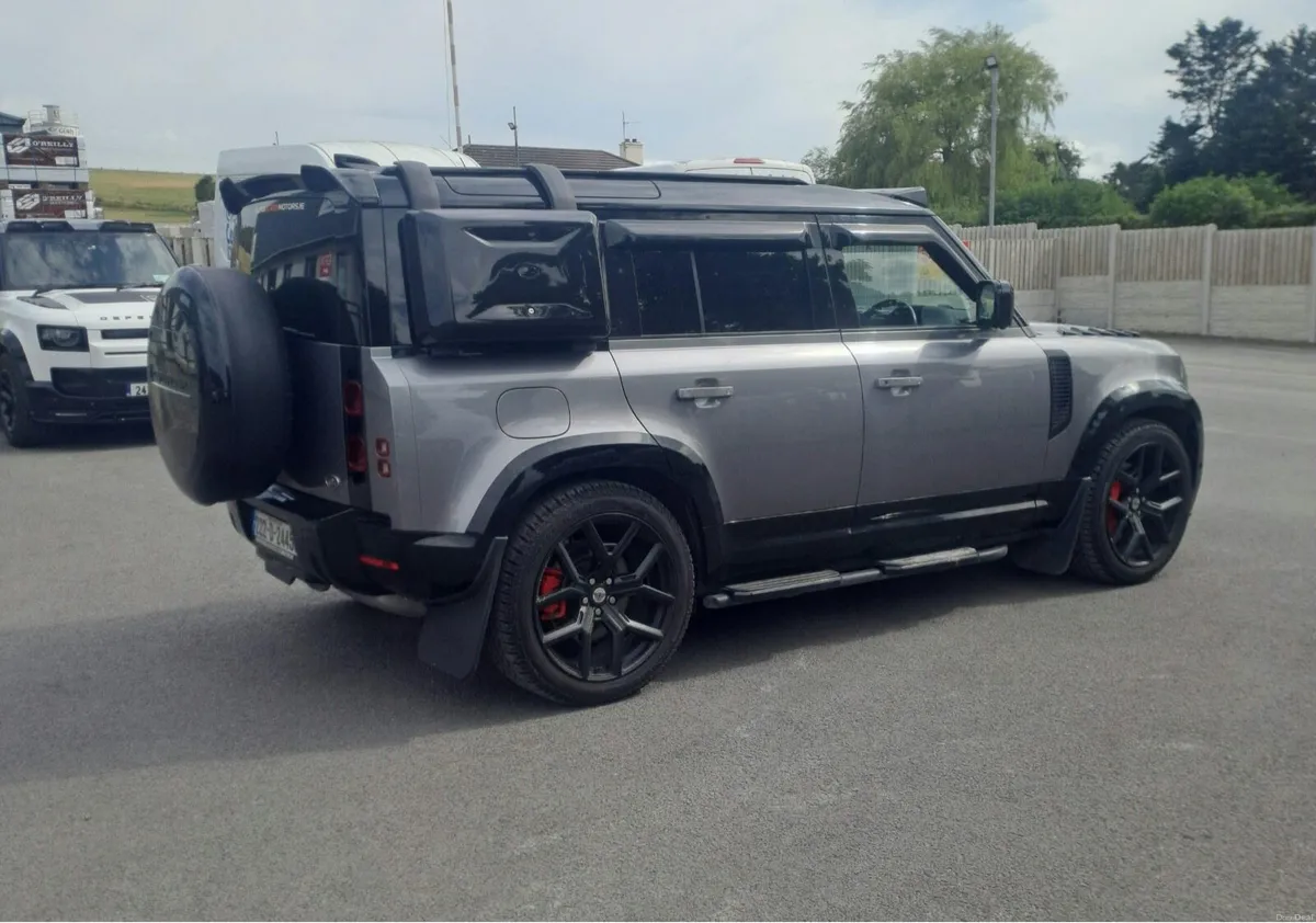 Land Rover Defender - Image 5