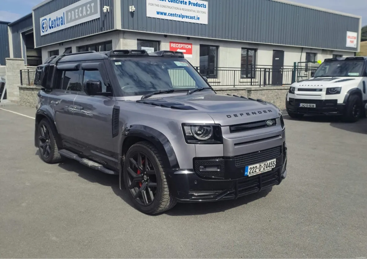 Land Rover Defender - Image 2