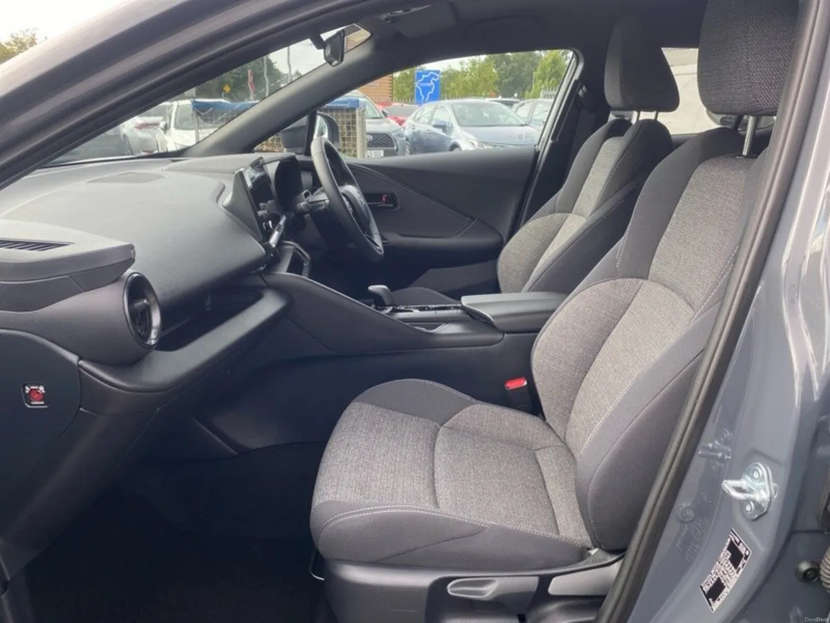 Toyota C-HR HYBRID SPORT - Image 6