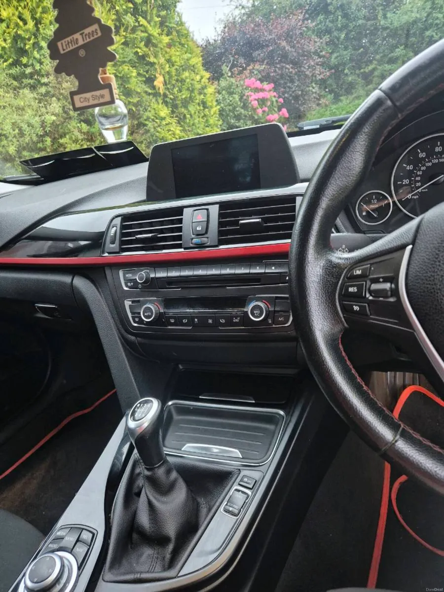 Bmw 3series 320 d sports - Image 3