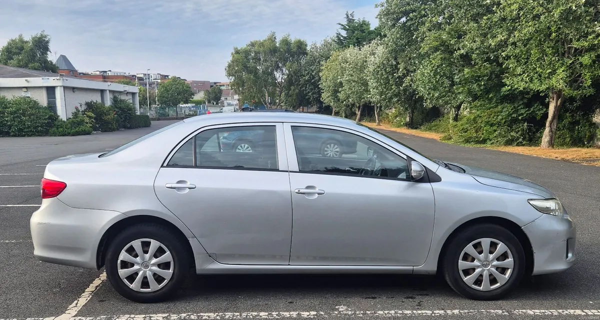 Toyota Corolla 2012 - Image 2