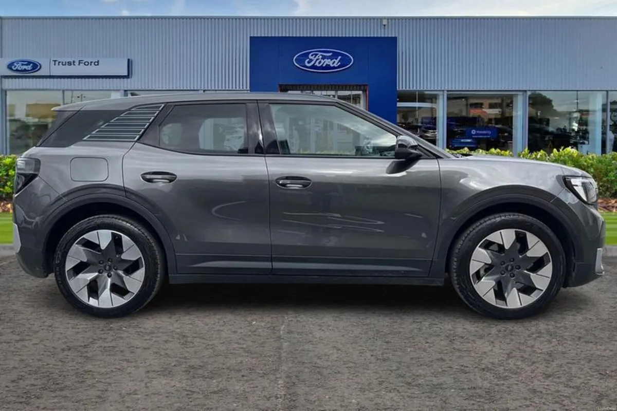 Ford Explorer Extended Range 79kWh Premium SUV 5dr - Image 3