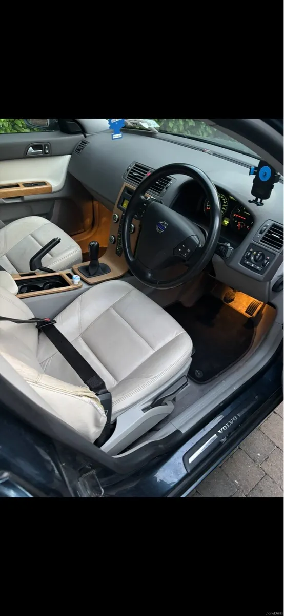 VOLVO S40 IN GREAT CONDITION - Image 6