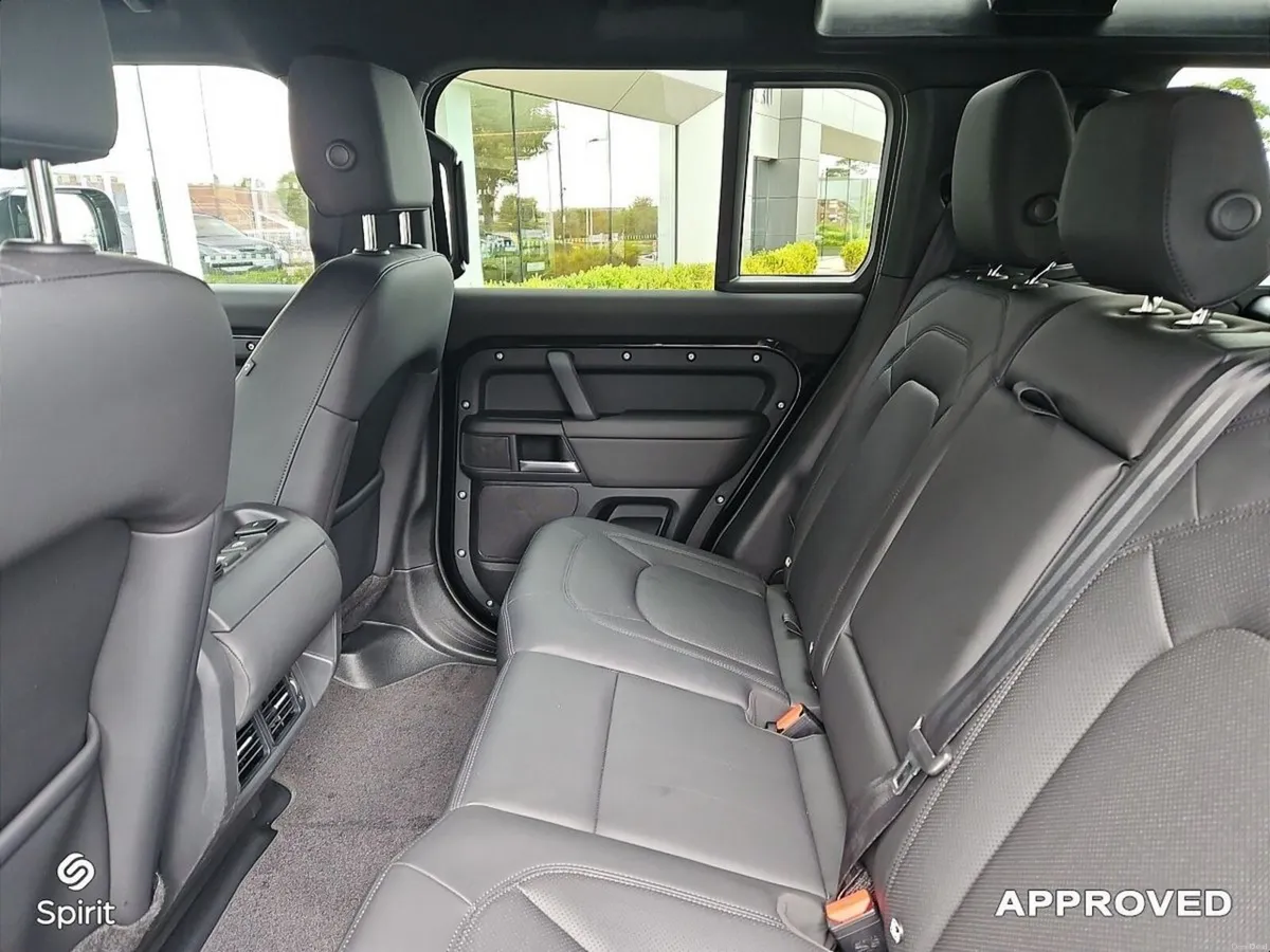 Land Rover Defender 6 Seat Defender X-Dynamic Se 1 - Image 5