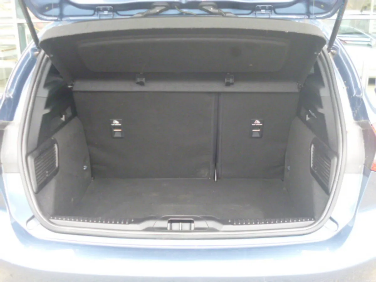 Ford Focus 1.0 Eco Boost Petrol Hybrid ST Lin 2021 - Image 5