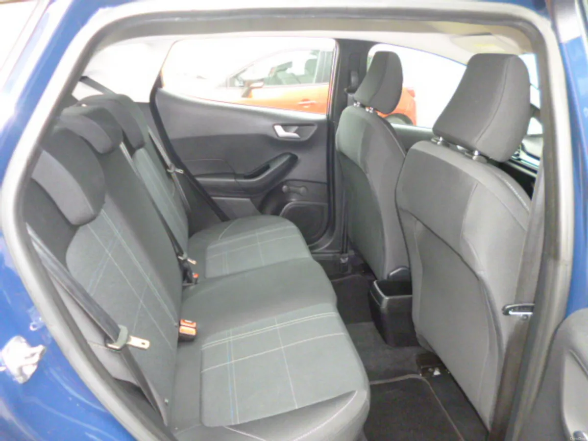Ford Fiesta ZETEC 1.10 70PS 5SPEED 5DR 2019 - Image 5