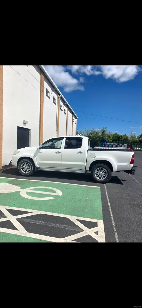 Toyota Hilux - Image 2