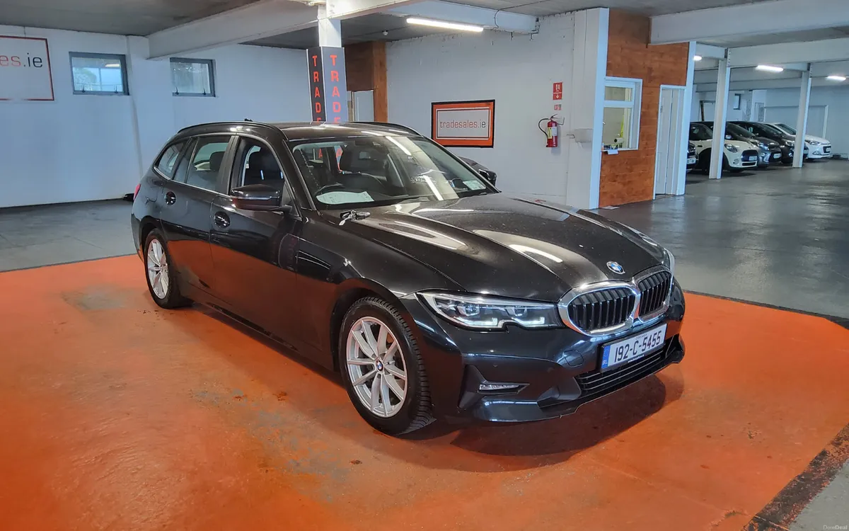 BMW 3-Series 2019 - Image 1