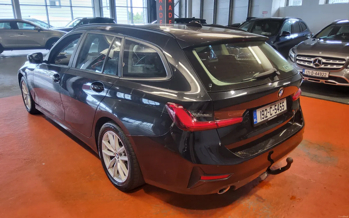 BMW 3-Series 2019 - Image 6