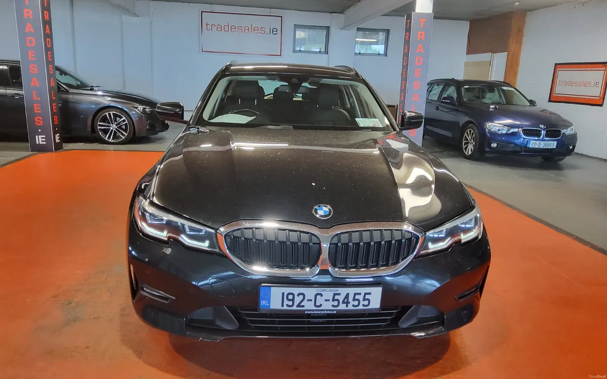 BMW 3-Series 2019 - Image 2