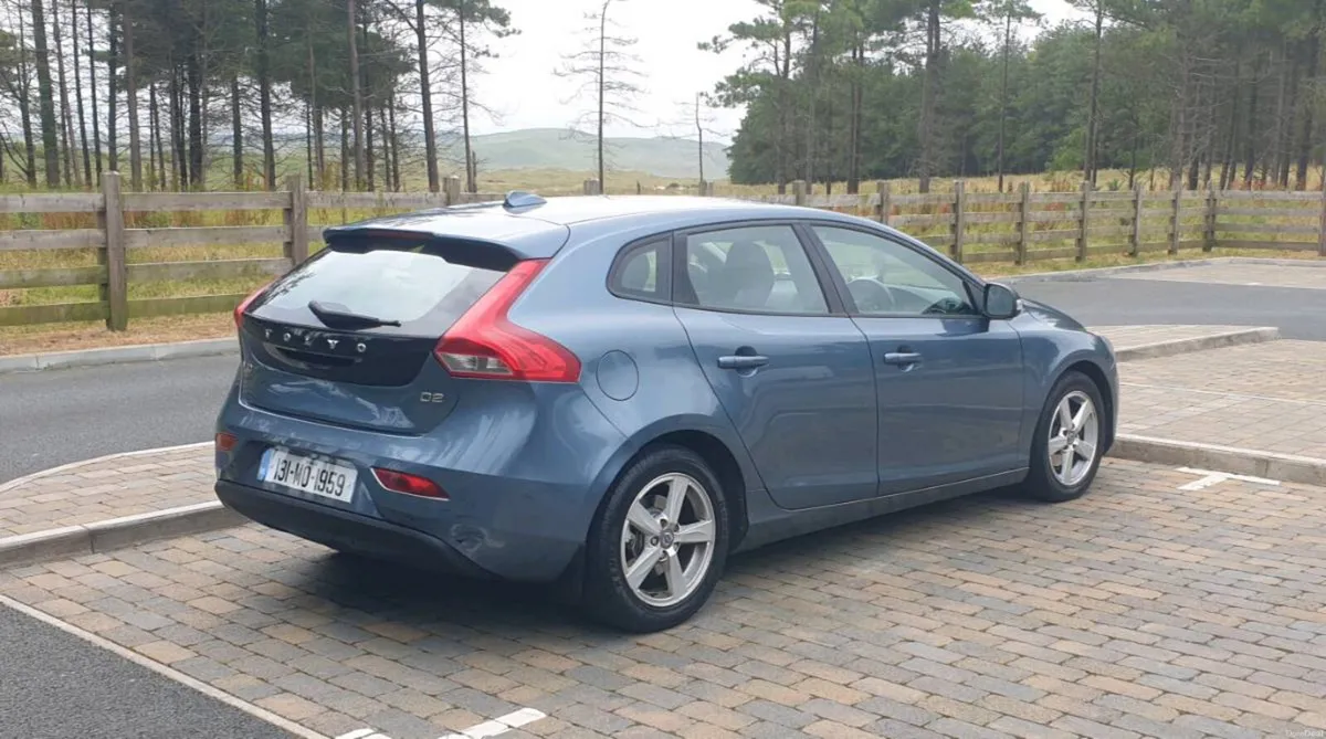 Volvo V40 - Image 1