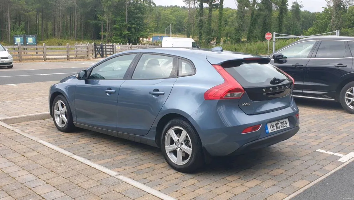 Volvo V40 - Image 4