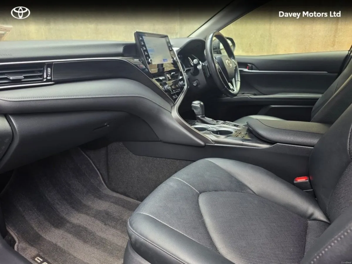 Toyota Camry PLATINUM EDITION 4 4DR AUTO - Image 6