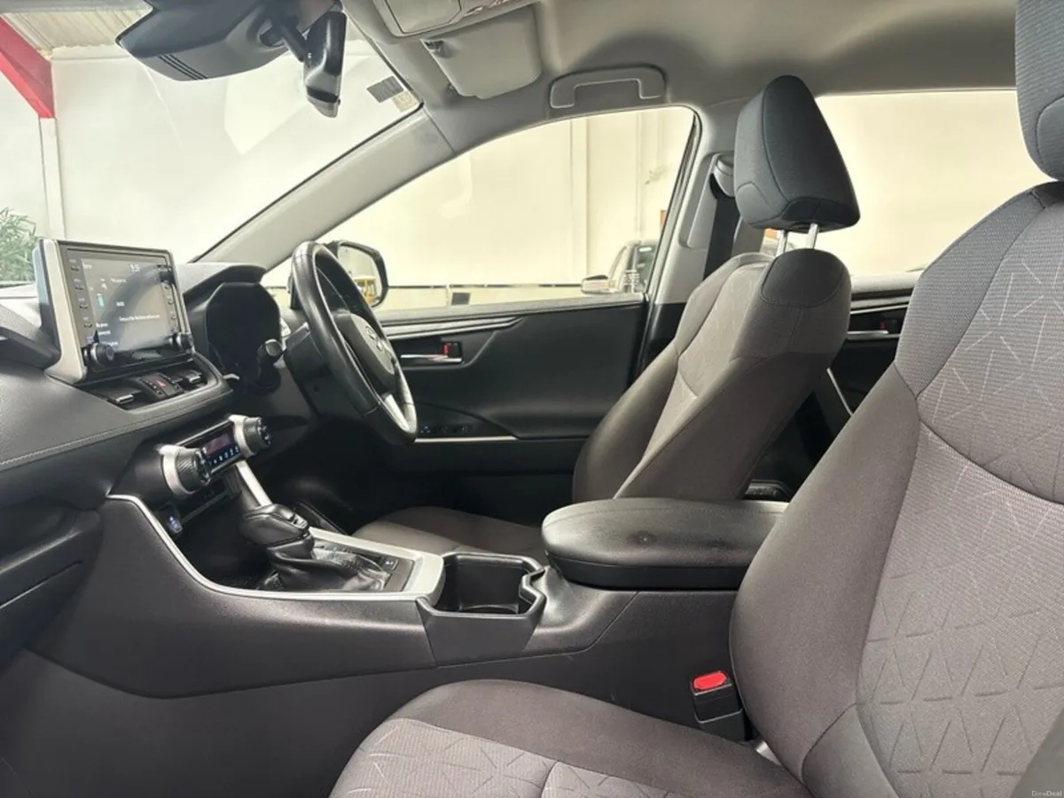 Toyota RAV4 HYBRID LUNA 4DR AUTO - Image 6