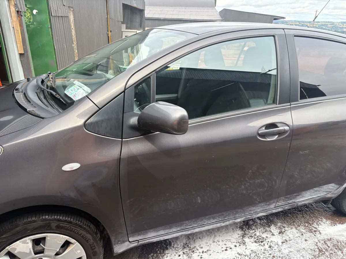 Toyota Yaris 2011 Automatic - Image 1