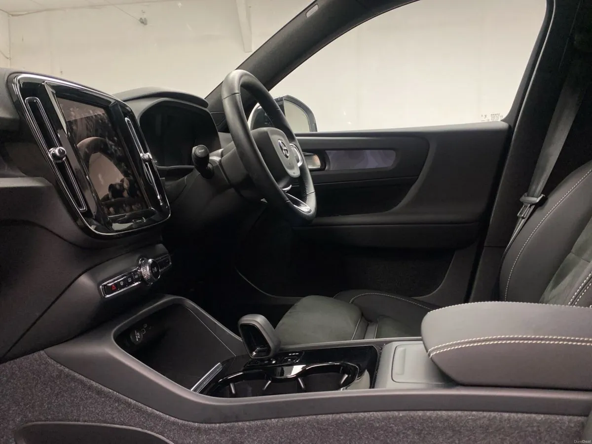 Volvo EX40 Single Motor Ext Range Electric Plus - Image 2