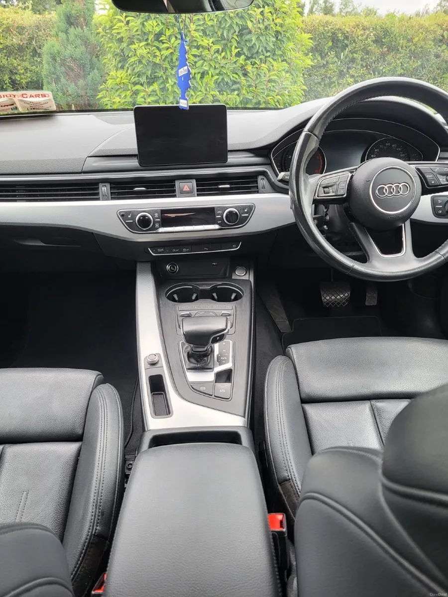 Audi A4 2019 - Image 2