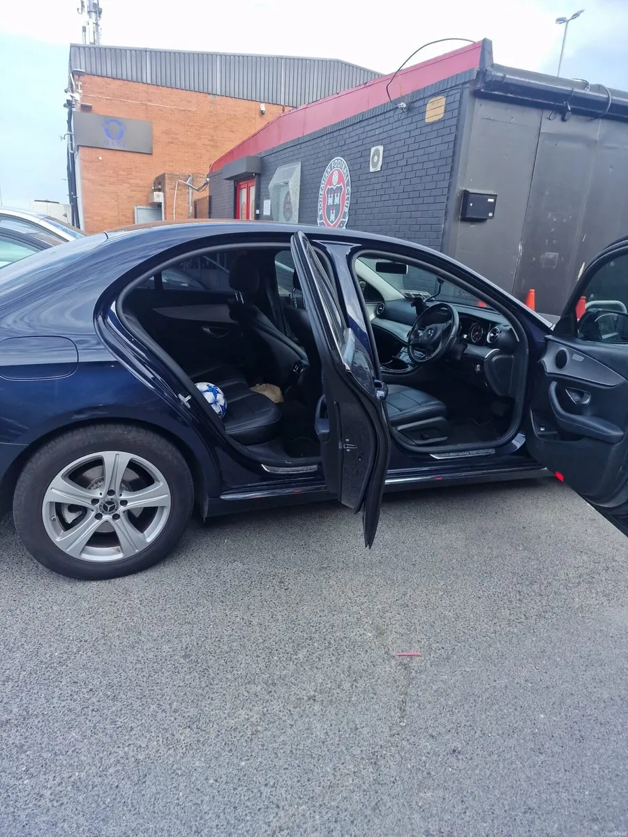 Mercedes E220 d - Image 5