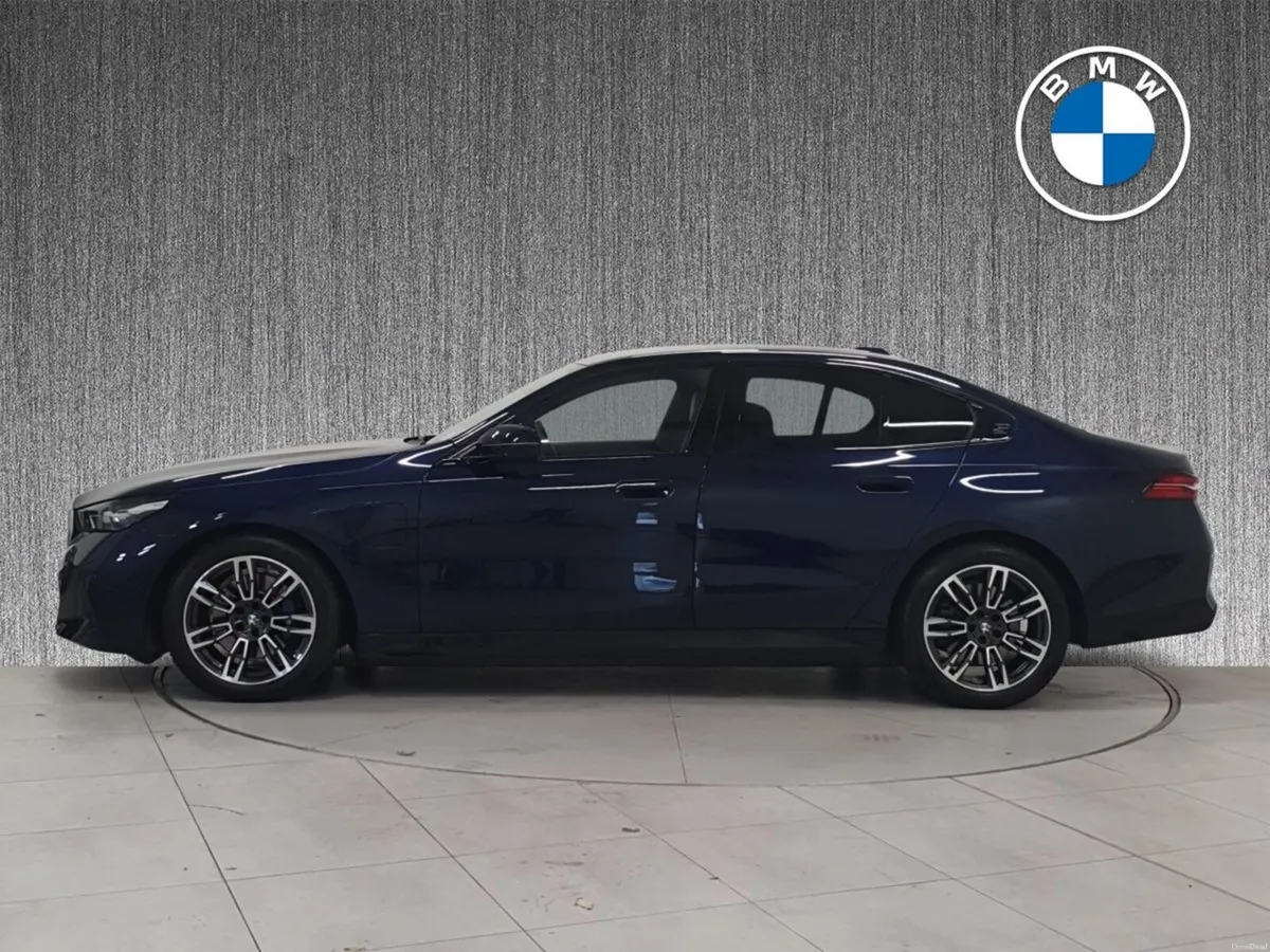 BMW 5-Series 530e M Sport Saloon - Image 3