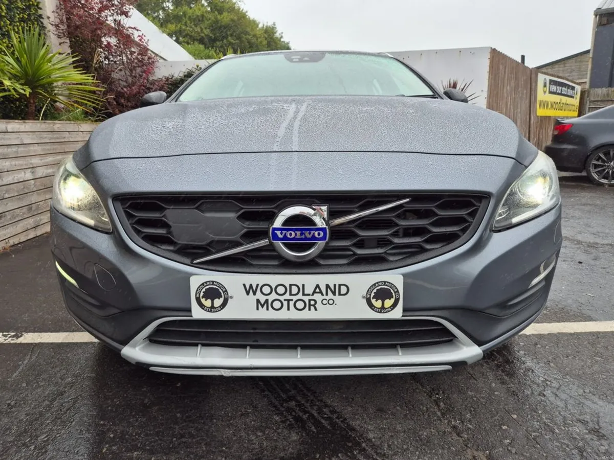 Volvo V60 2.0 D4 AUTO / CLASSIC SPEC / LOW MILEAGE - Image 3