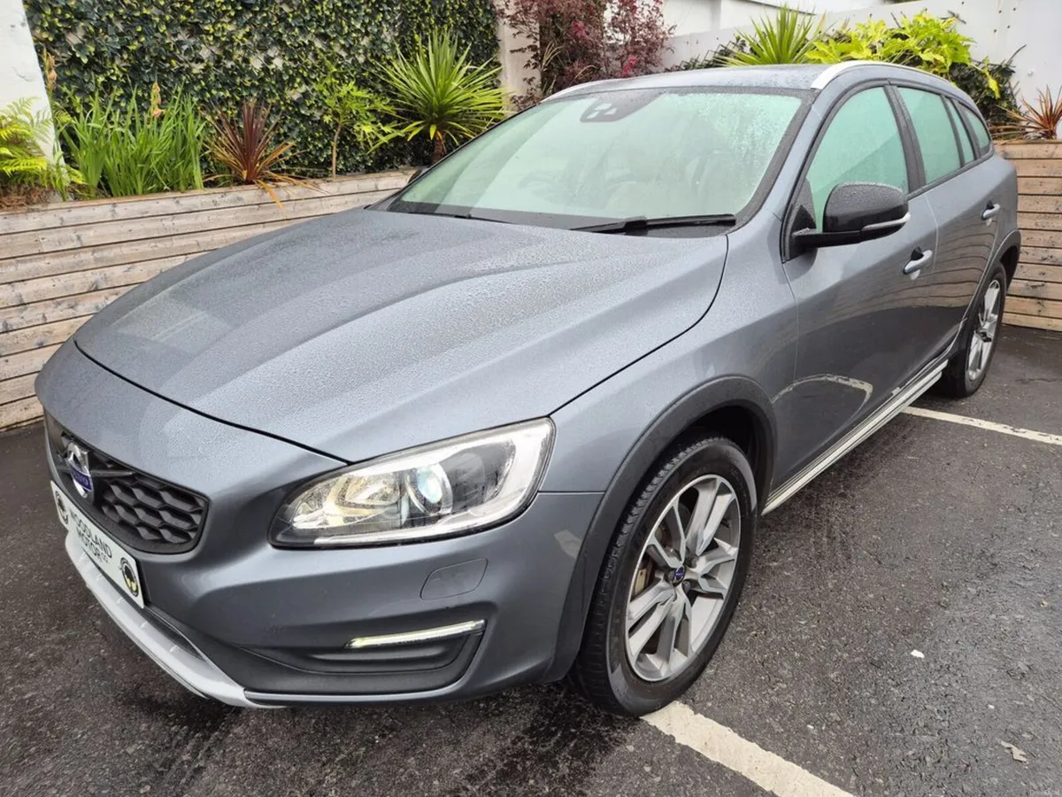Volvo V60 2.0 D4 AUTO / CLASSIC SPEC / LOW MILEAGE - Image 2